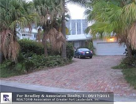 1st image of 415 Center Island Dr