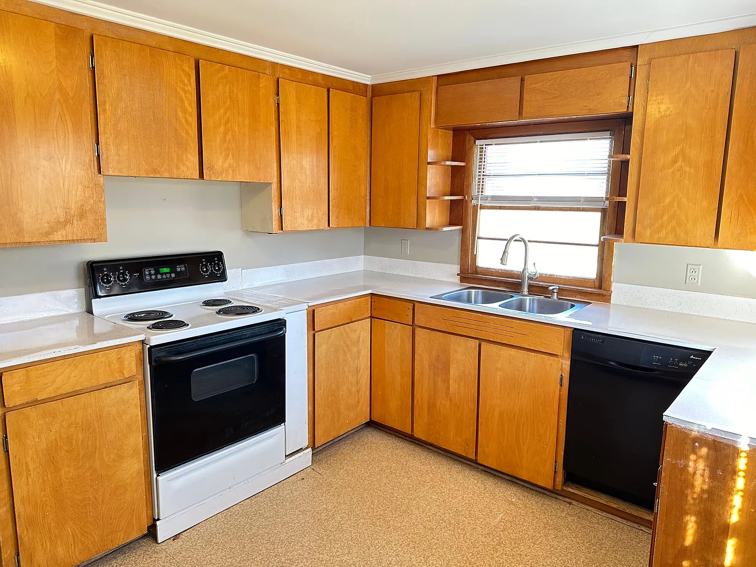 1646 Iris Ave — Photo 4
