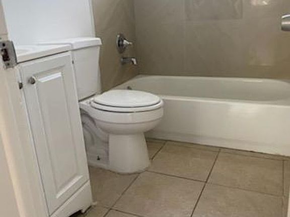 5th image of 497 NW 42nd St APT 1