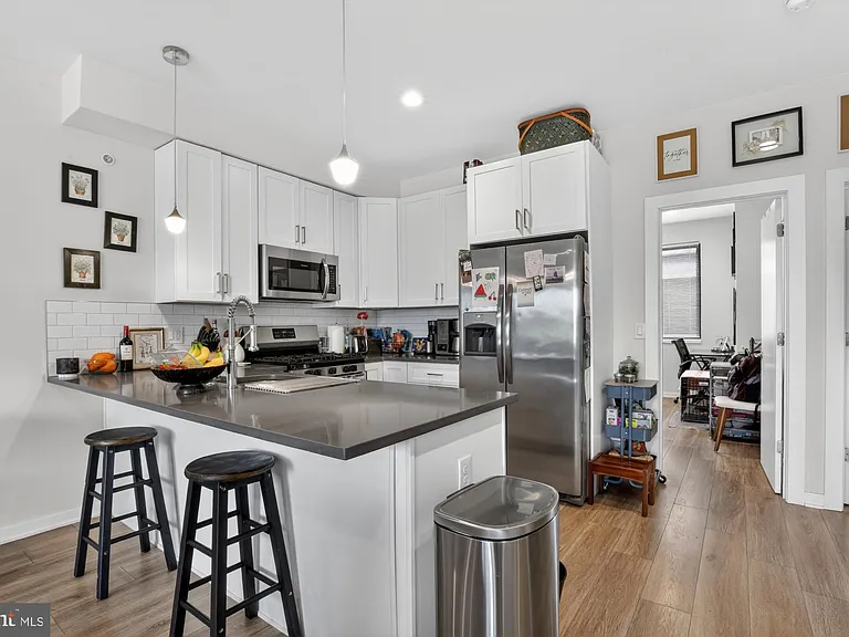 381 Martin St #3 — Photo 10