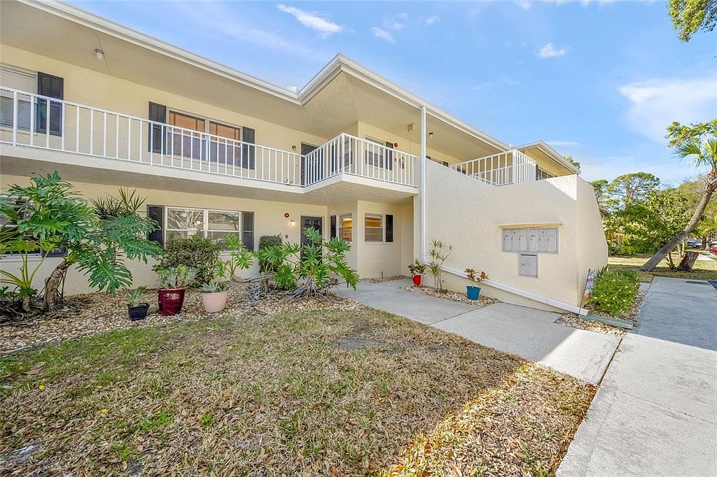7860 Palm Aire Ln APT 105