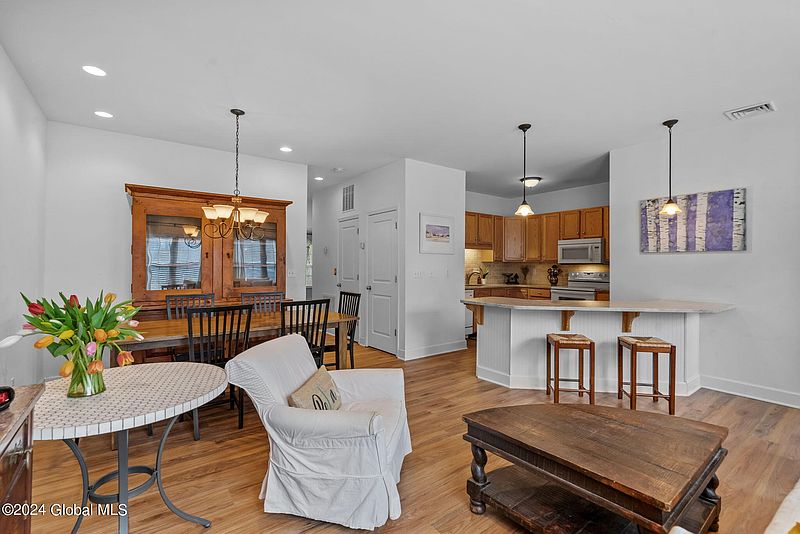 3rd image of 7 Lancaster Place