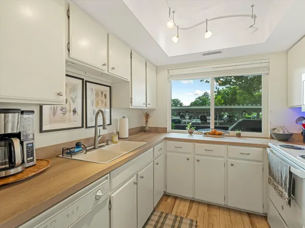 4949 S Eastridge Ln APT 137, Murray, UT 84117