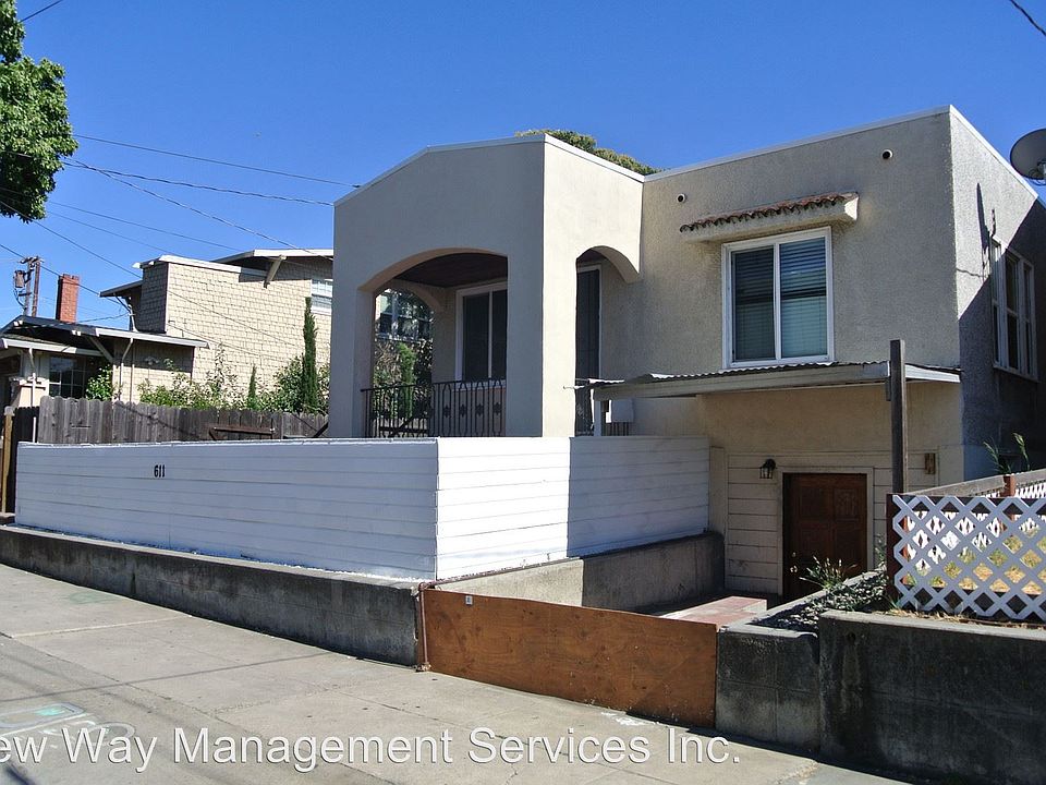 1st image of 611 W 10th St