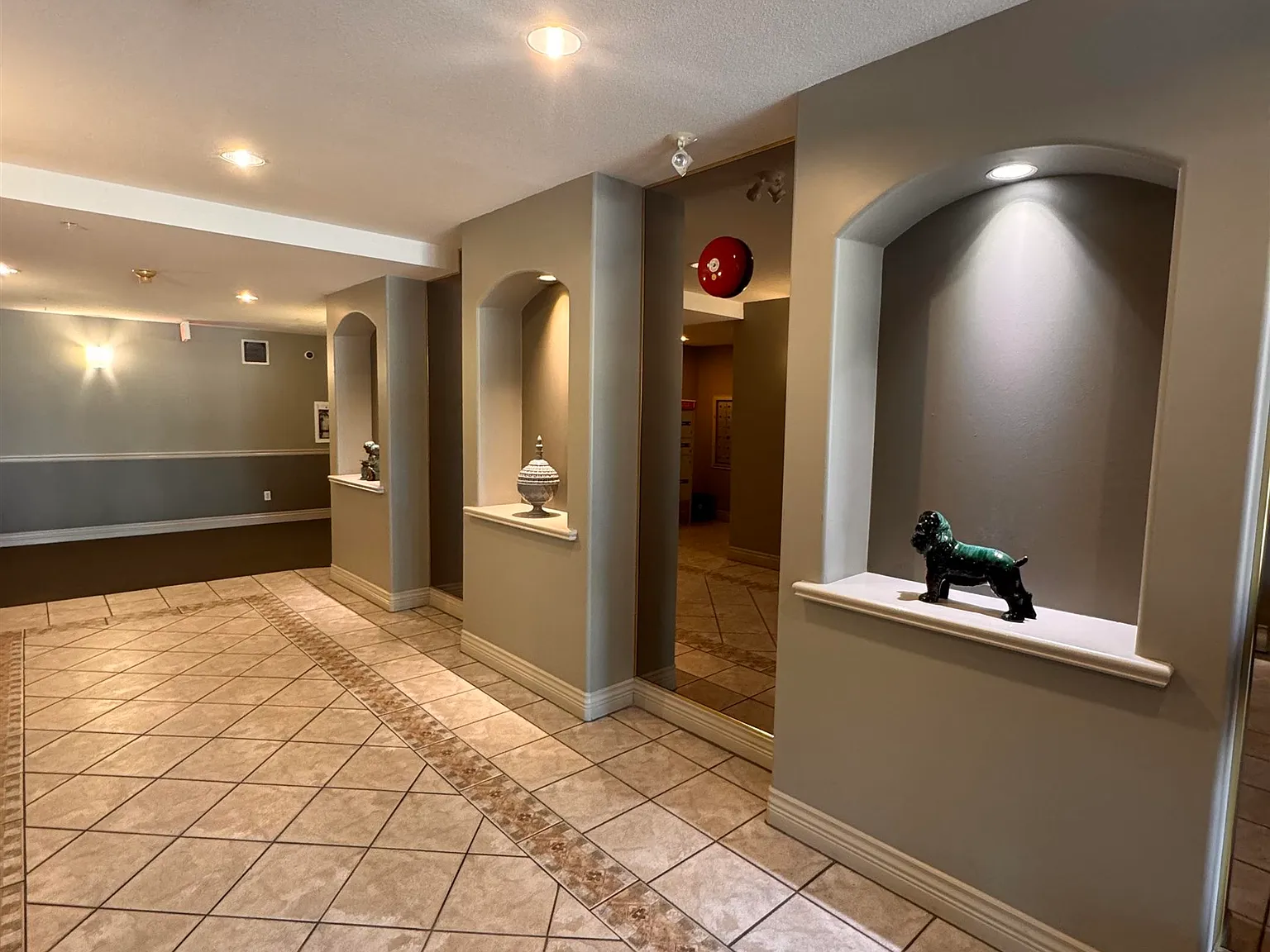 2 bed, 972 sqft, $2,300 — Photo 3