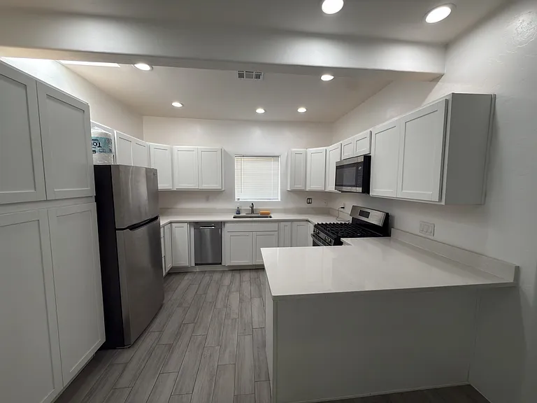 2321 E 6th St #1 — Photo 8