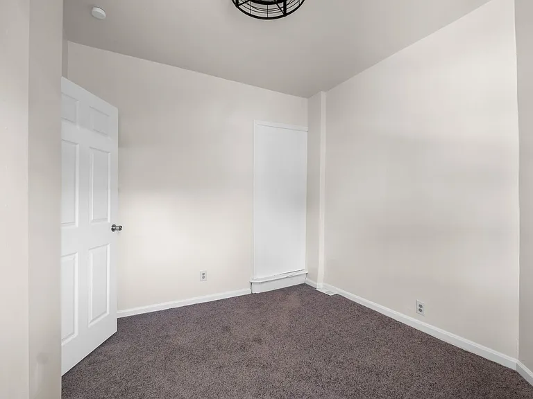 826 Walnut St — Photo 16