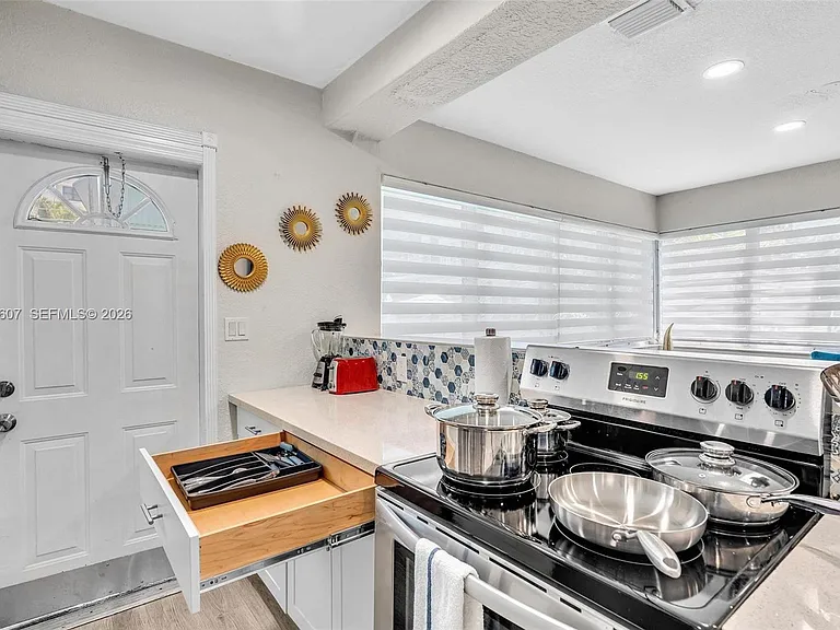 10004 E Bay Harbor Dr #5 — Photo 14