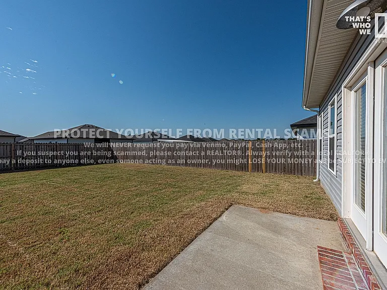 211 Grove Ln — Photo 15