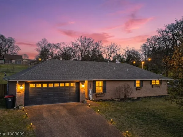 1102 N 8th St, Van Buren, AR 72956