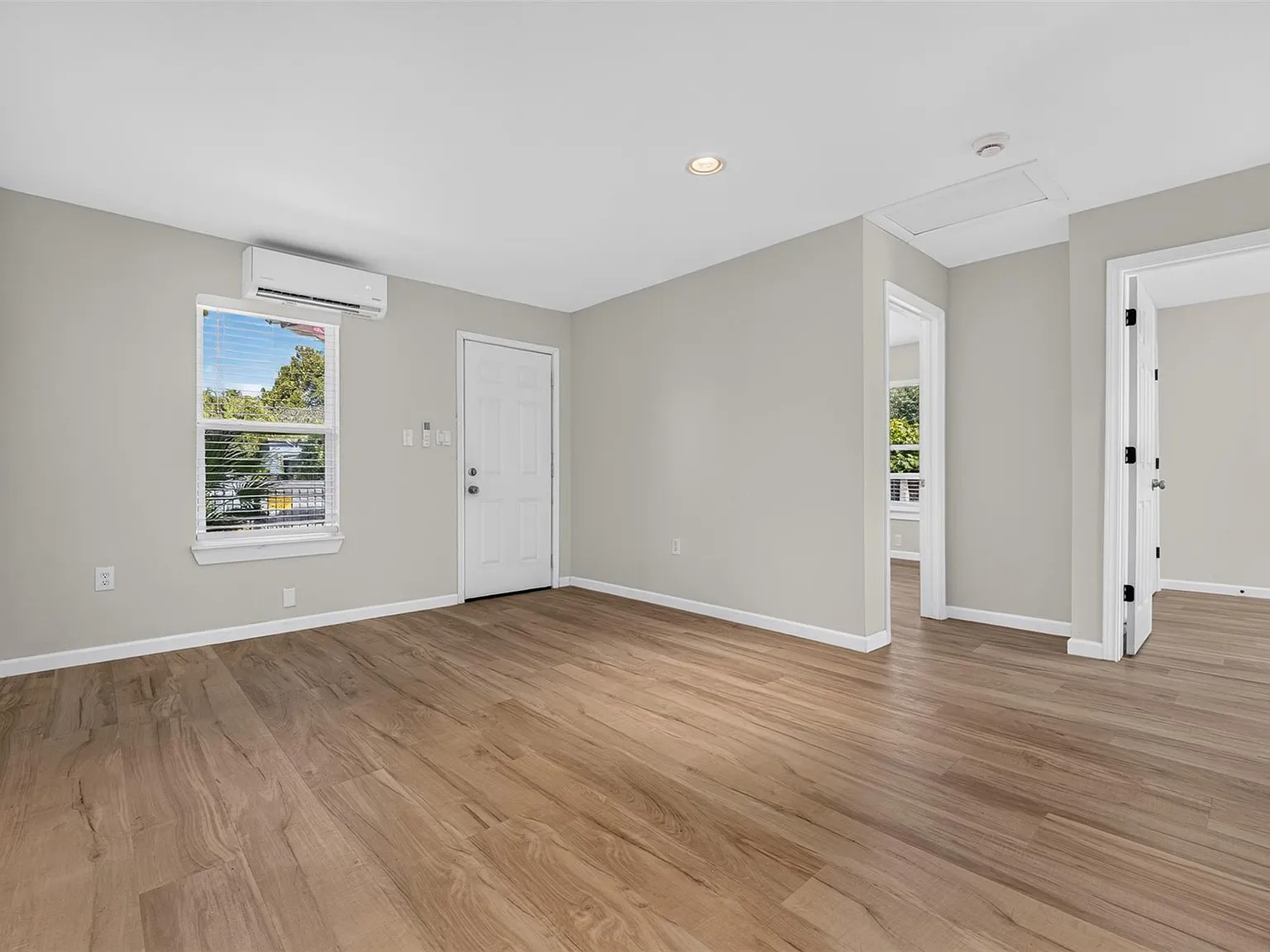 3 bed, 1.0 bath, 848 sqft, $2,250 — Photo 4