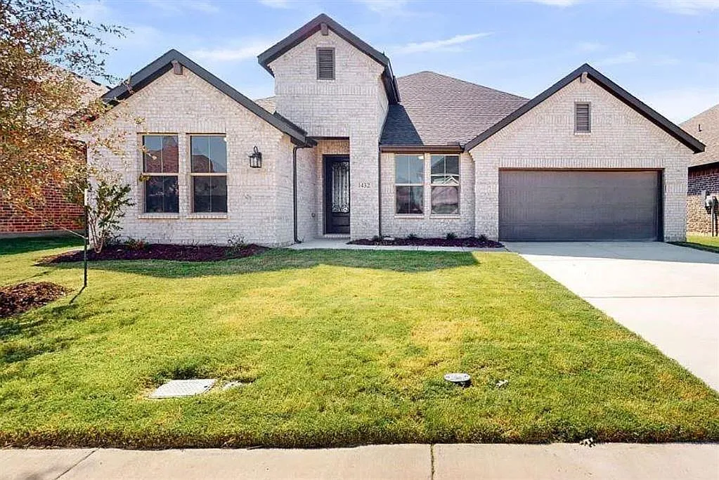 3 bed, 2252 sqft, $2,599 — Photo 1