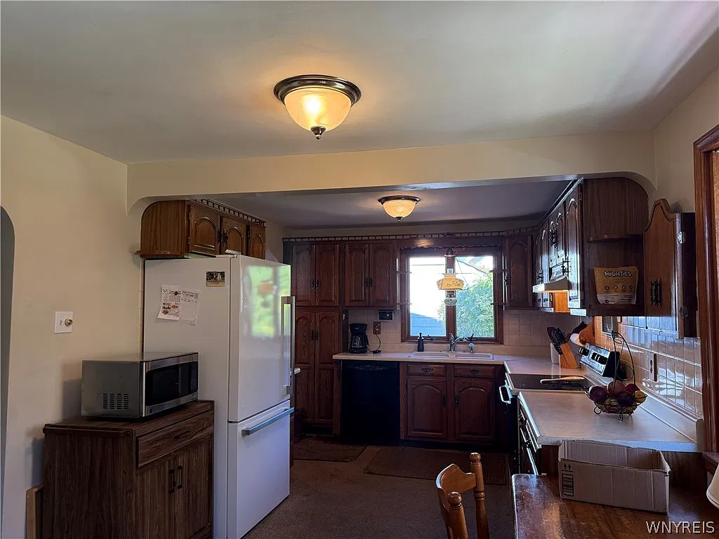 3 bed, 1.5 bath, 1372 sqft, $1,800 — Photo 4