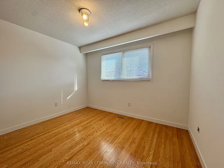 165 Aberdeen Ave — Photo 20
