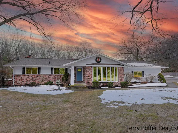 18736 N Fruitport Rd, Spring Lake, MI 49456