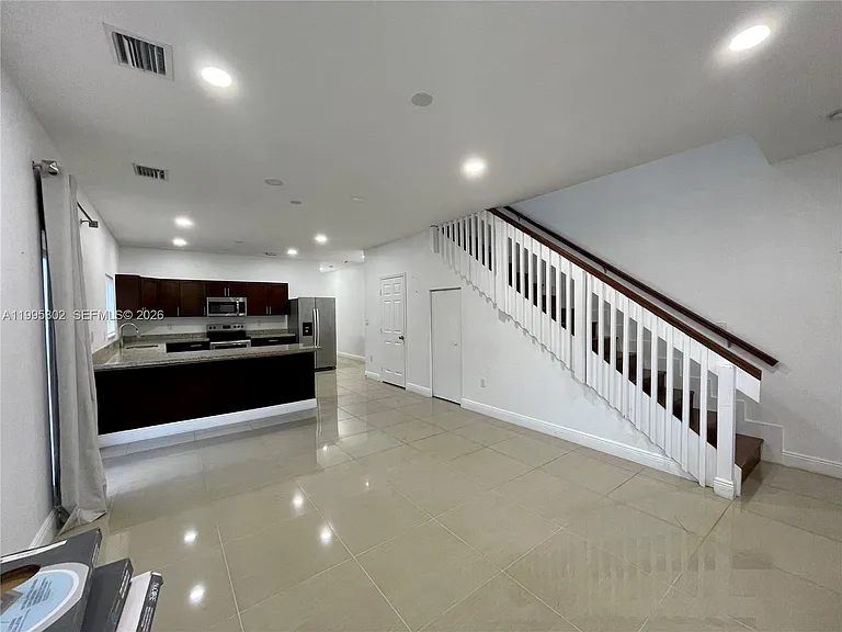 1531 NW 55th Ter #1533 — Photo 3
