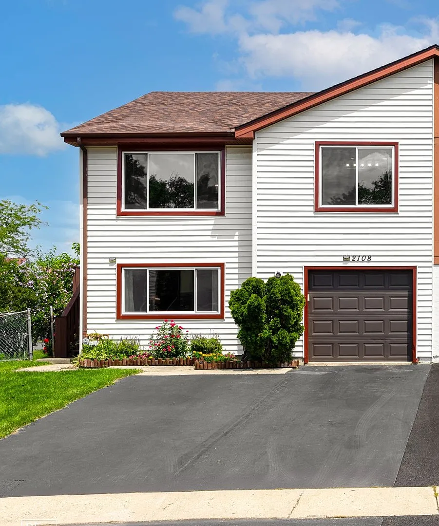 2108 Leeward Ln photo 1