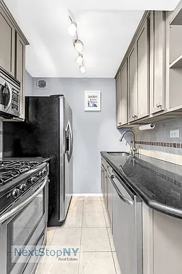 Rented by NextStopNY | media 5
