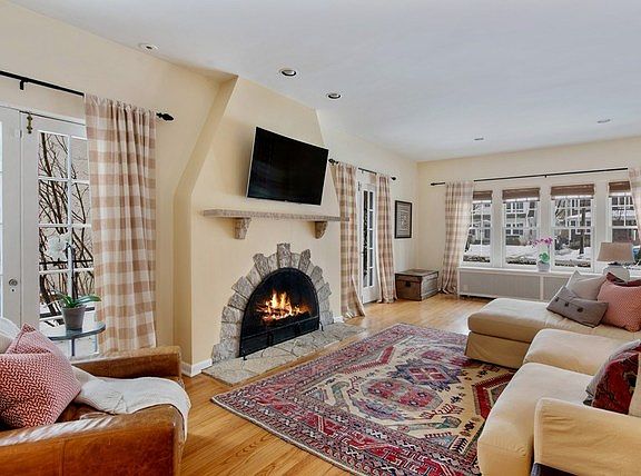 4th image of 405 Woodlawn Ave