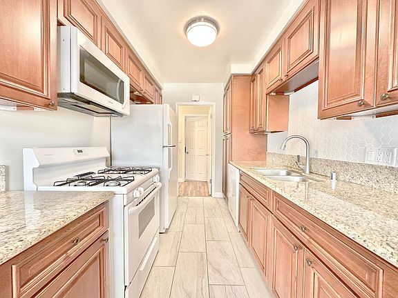 4th image of 1129 Lincoln Blvd APT 2