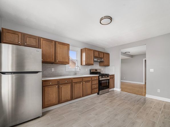 35 Central St #2R