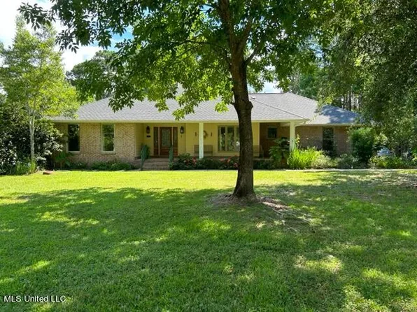 124 Fairway Dr, Pass Christian, MS 39571