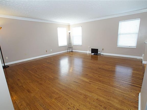 4th image of 273 Wayside Dr