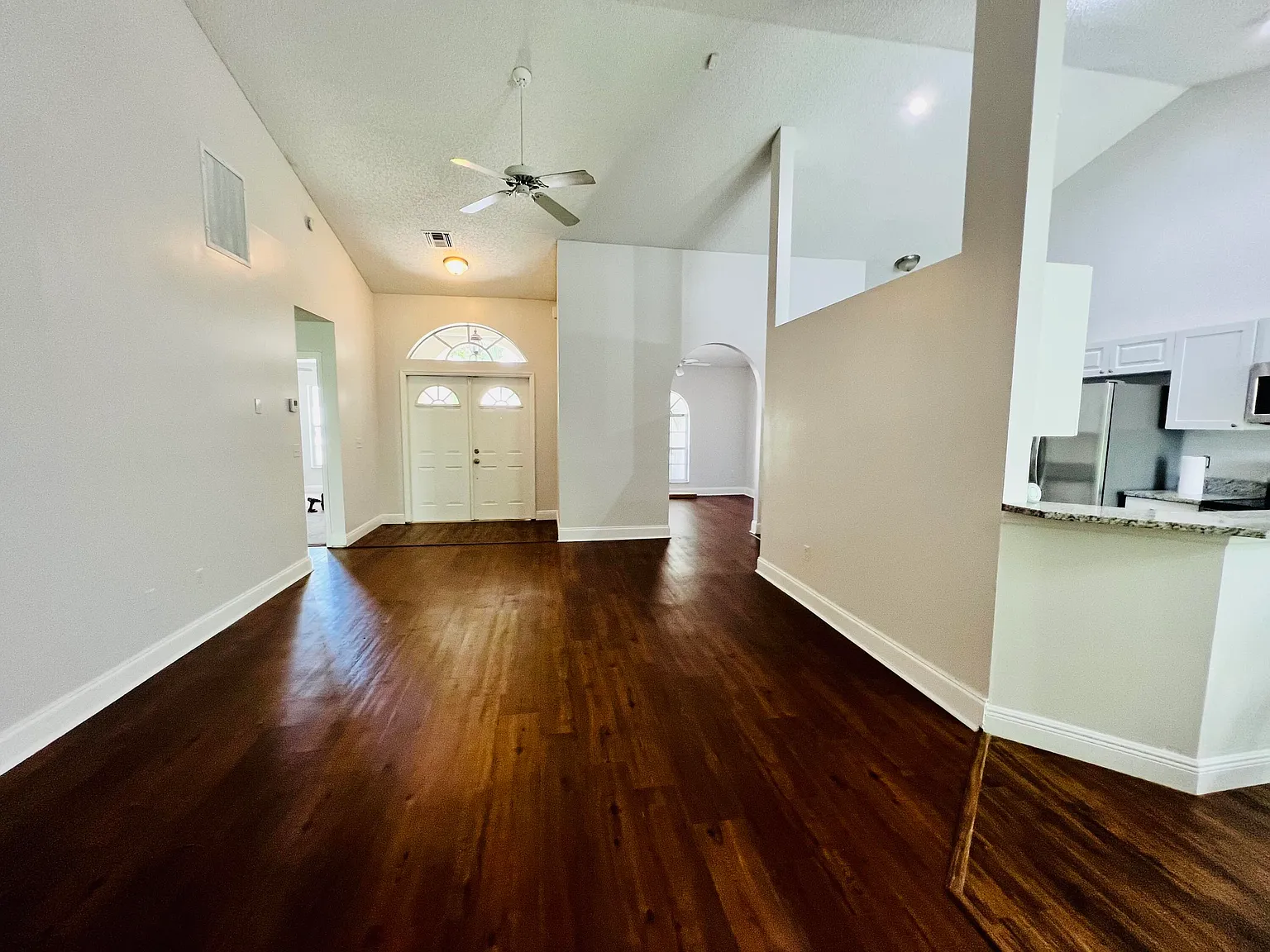 3 bed, 2.0 bath, 1800 sqft, $3,600 — Photo 2