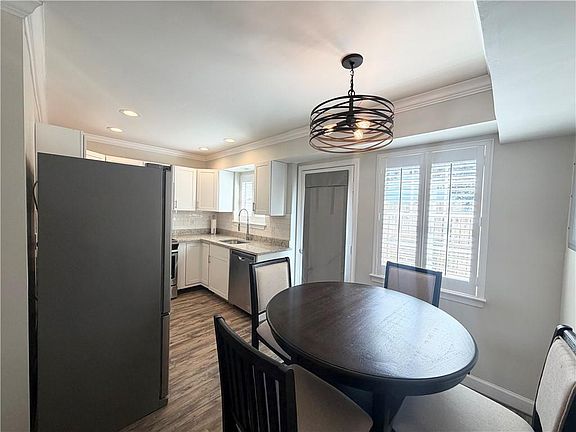 4th image of 100 Du Rhu Dr #J