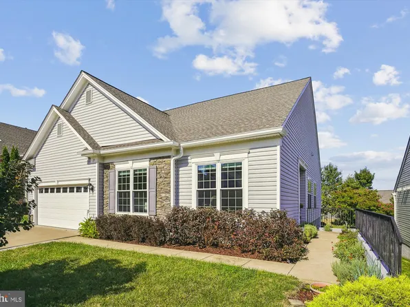 29 Castlewood Dr, Fredericksburg, VA 22406