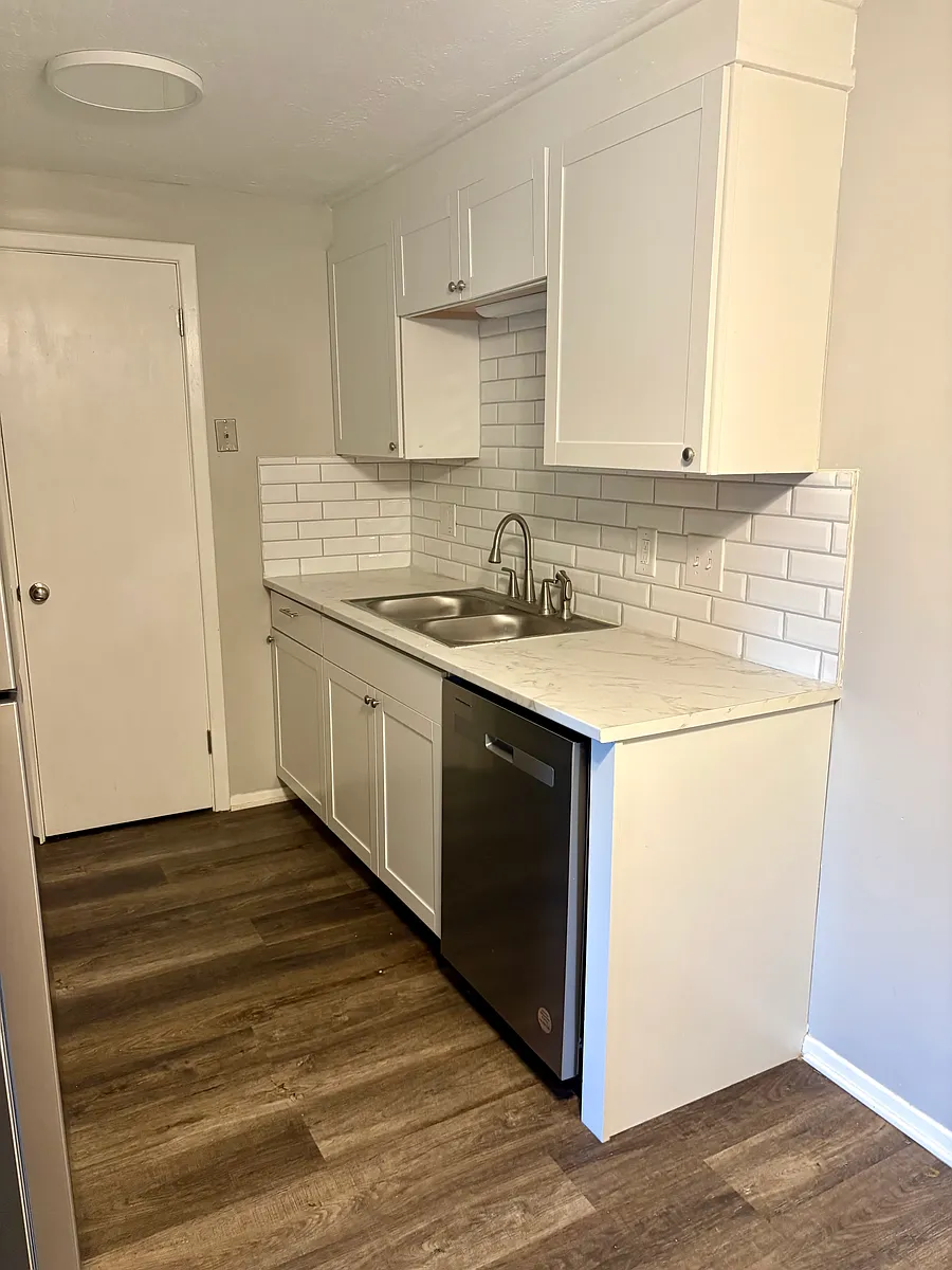 Kitchen - 2702 Rowland Ave NE #2