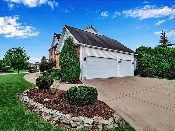 3rd image of 8899 Lake Glen Ct