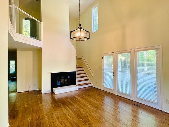 3rd image of 107 Essex Dr