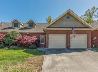 121 Pinewood Dr, Lenoir city, TN 37771