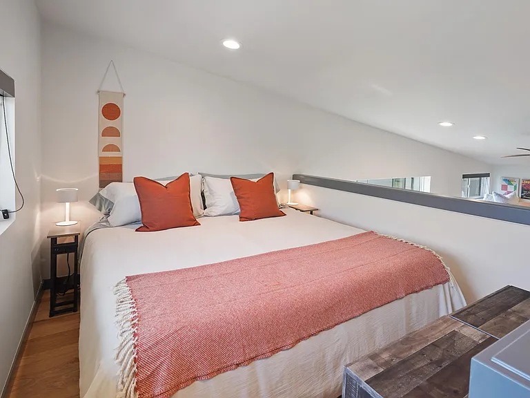 36 SW Roosevelt Ave #2 — Photo 10