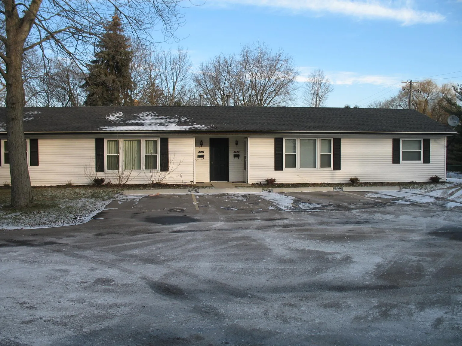 2 bed, 900 sqft, $1,325 — Photo 1