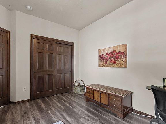 3rd image of 1074 W Willis Way