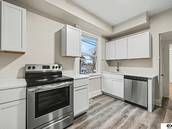 1214 S 25th Ave, Omaha, NE 68105