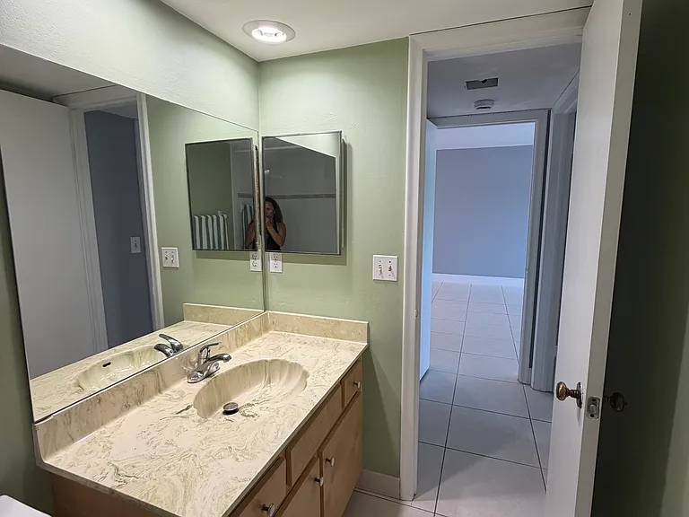 55 SE 14th St #107 — Photo 10