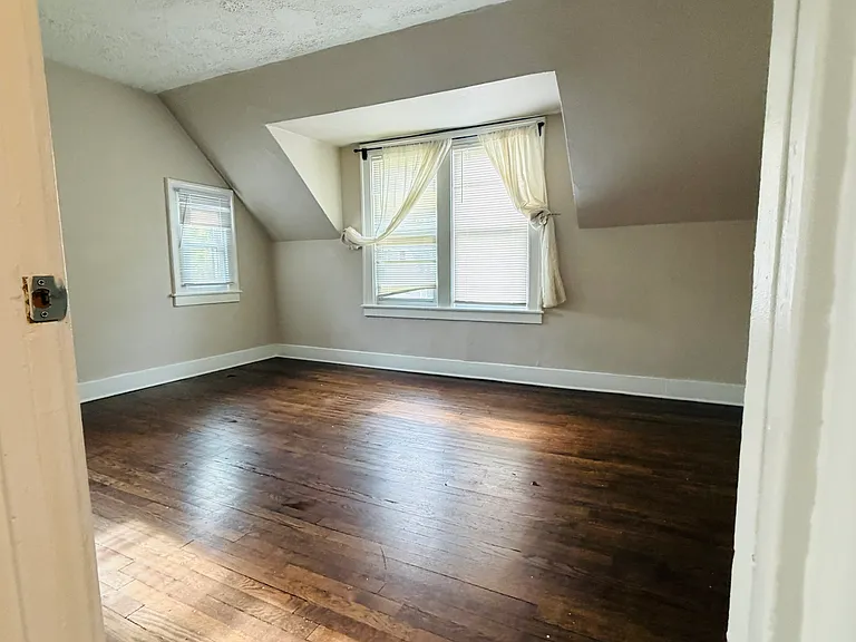 1007 Premont Ave — Photo 26
