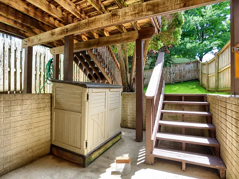 437 Ashton Ln — Photo 20