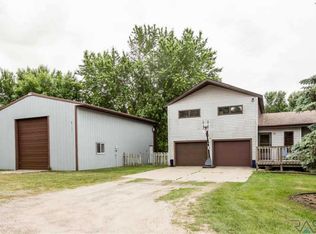 48411 Red Rock Rd, Valley Springs, SD 57068