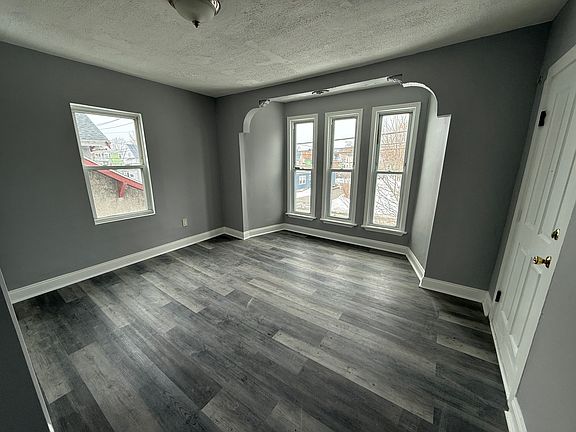 4th image of 272 Pleasant St #2