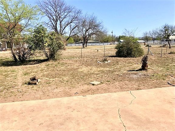 4th image of 902 Sagemont Dr