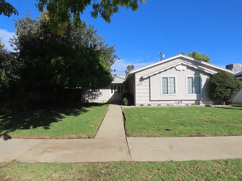 Street view, front of the home