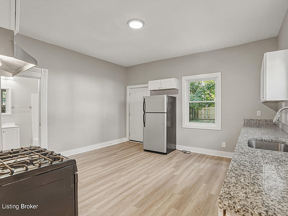 5th image of 626 E Ormsby Ave