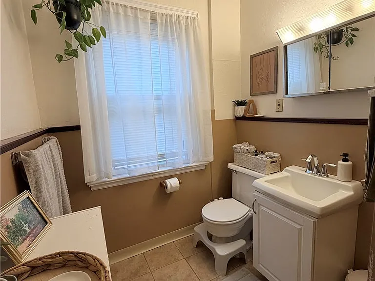 579 W Delavan Ave #2 — Photo 13