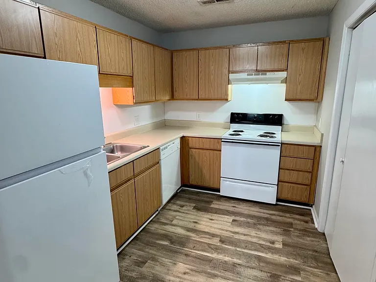 1399 Westpointe Dr #10 — Photo 6