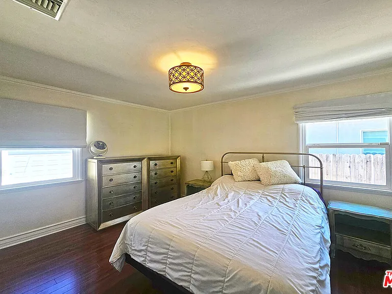 436 N Cordova St — Photo 17