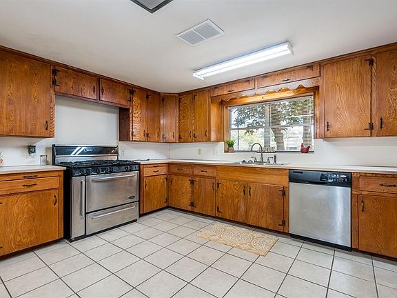 3rd image of 1169 Lovett St